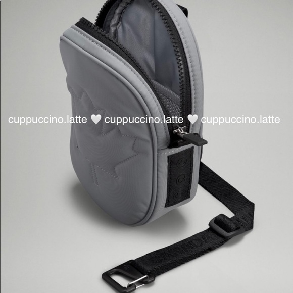 🍁 NWT🇨🇦RARE Lululemon Team Canada 22 Future Legacy Crossbody Bag - Rhino Grey - Picture 3 of 10